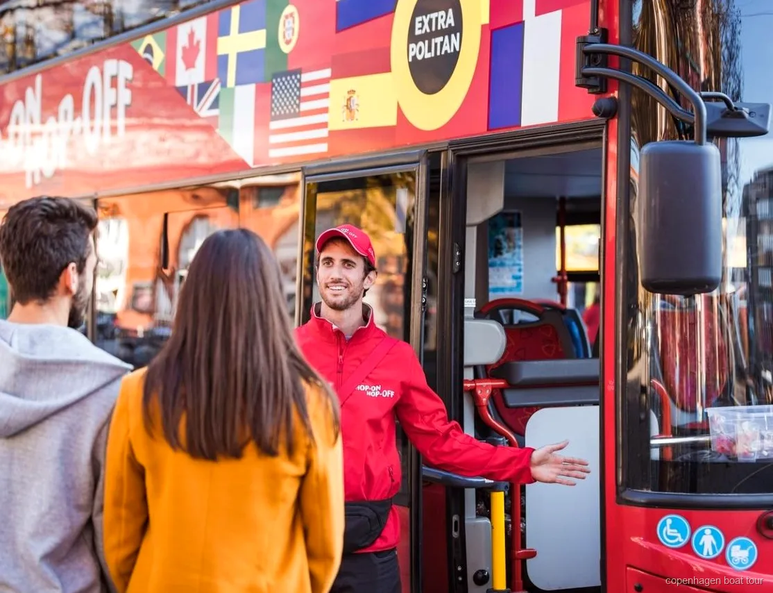 Bus- en boottocht Kopenhagen elektrische GoBoat op de haven