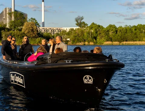 Blick auf Kopenhagens alte Stadtkanäle von der Geheimtipp-Bootstour-Route