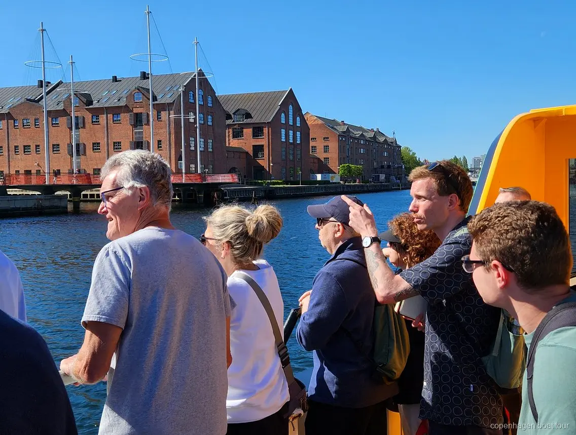 Ceremonia de la guardia real en Amalienborg, el final del tour a pie y en barco de Copenhague